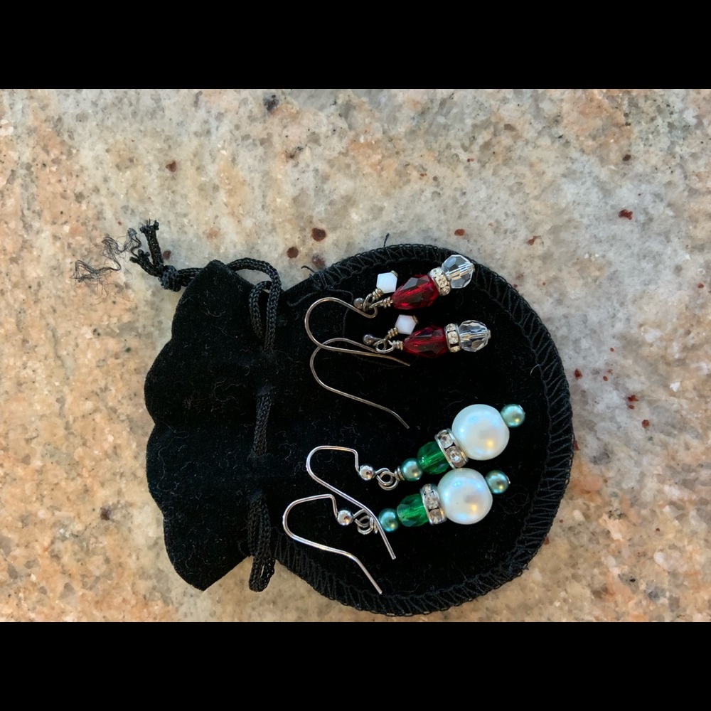 2 pair of Earings